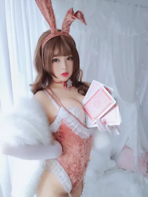 白烨《赌场女郎》主题写真：58张全套美图，含16个视频