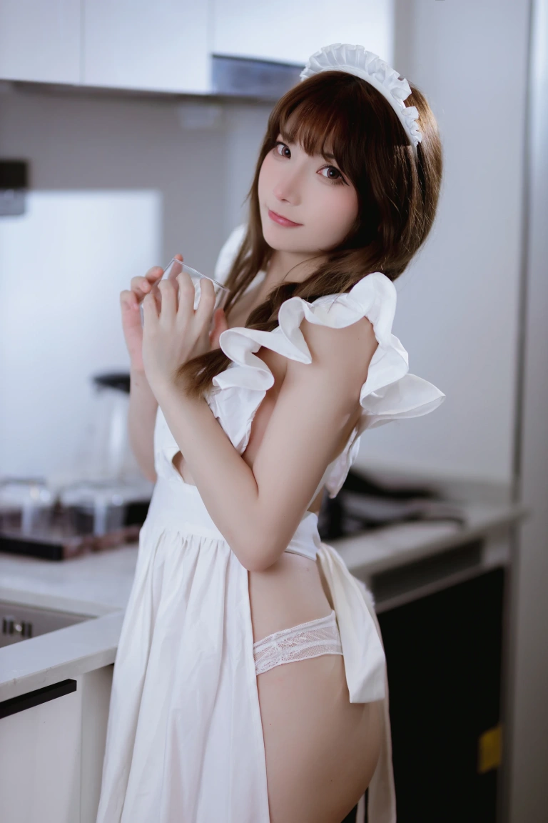 是三不是世《果体围裙》主题写真：62张全套美图