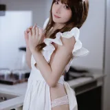 是三不是世《果体围裙》主题写真：62张全套美图