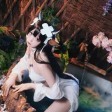小野寺地瓜《小牛泳装》主题写真：9张全套美图