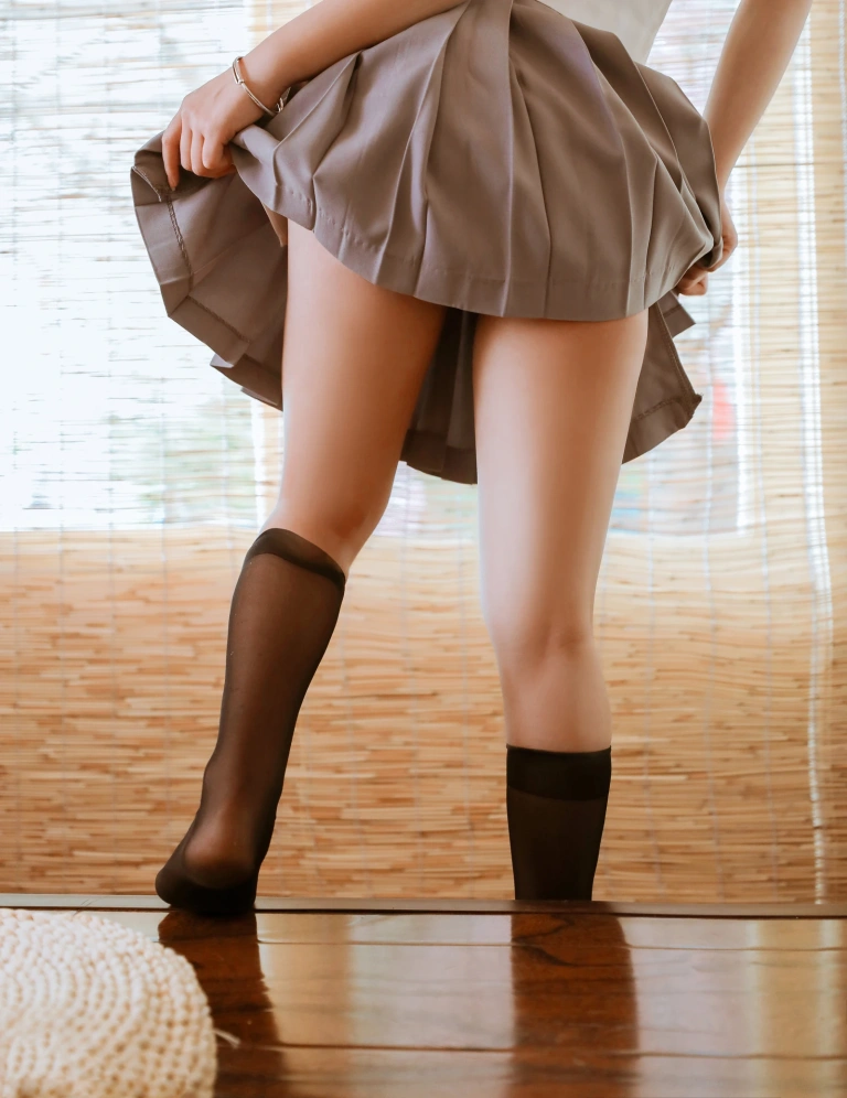 日奈娇(椎名莜)《和风jk》主题写真：40张全套美图