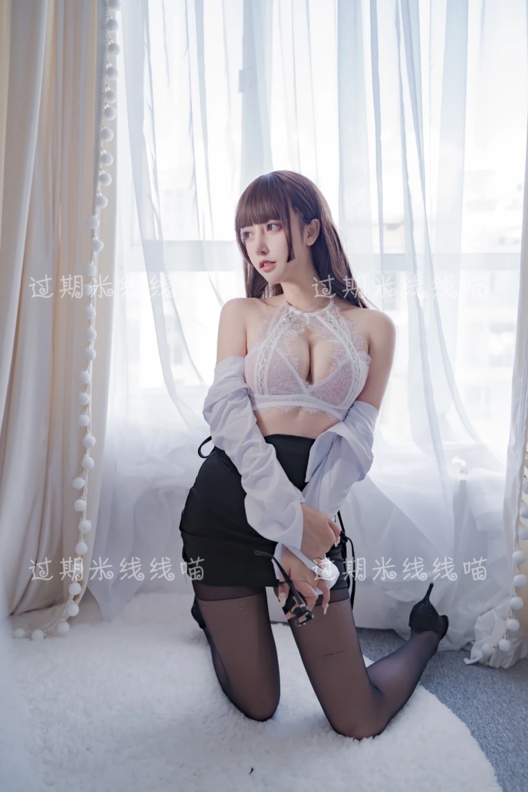 过期米线线喵《白色ol》主题写真：40张全套美图