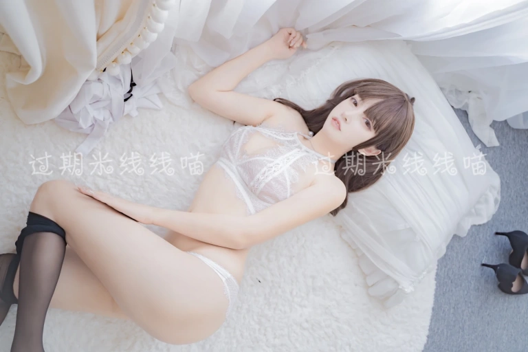 过期米线线喵《白色ol》主题写真：40张全套美图