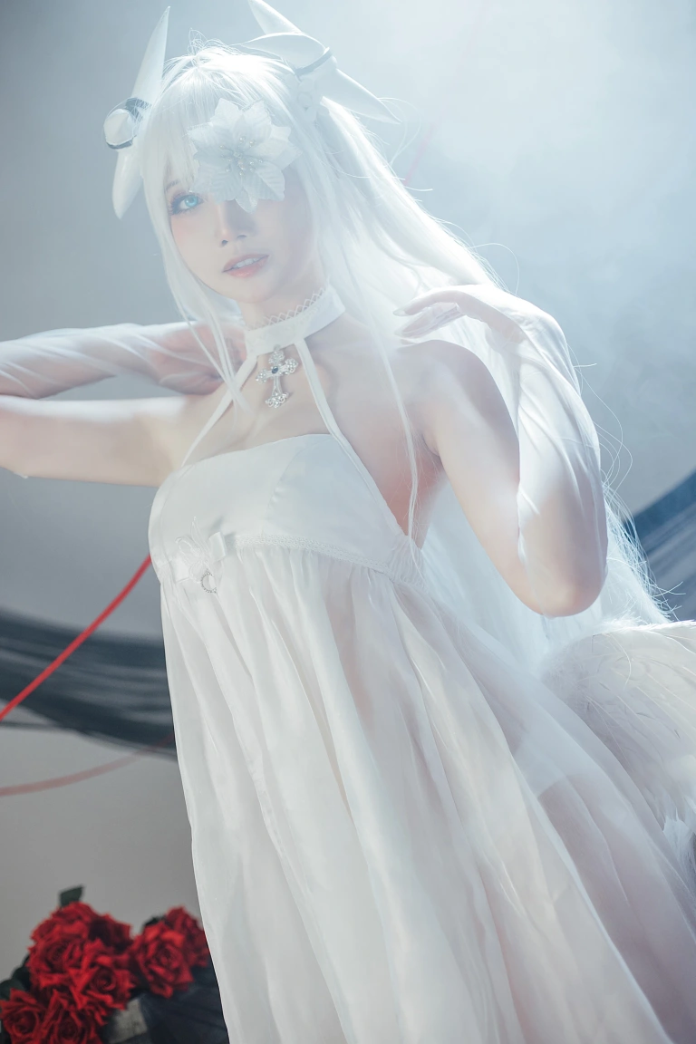焖焖碳《碧蓝航线 埃姆登 双黑白夜之主（&Tomoyo酱）》主题写真：29张全套美图