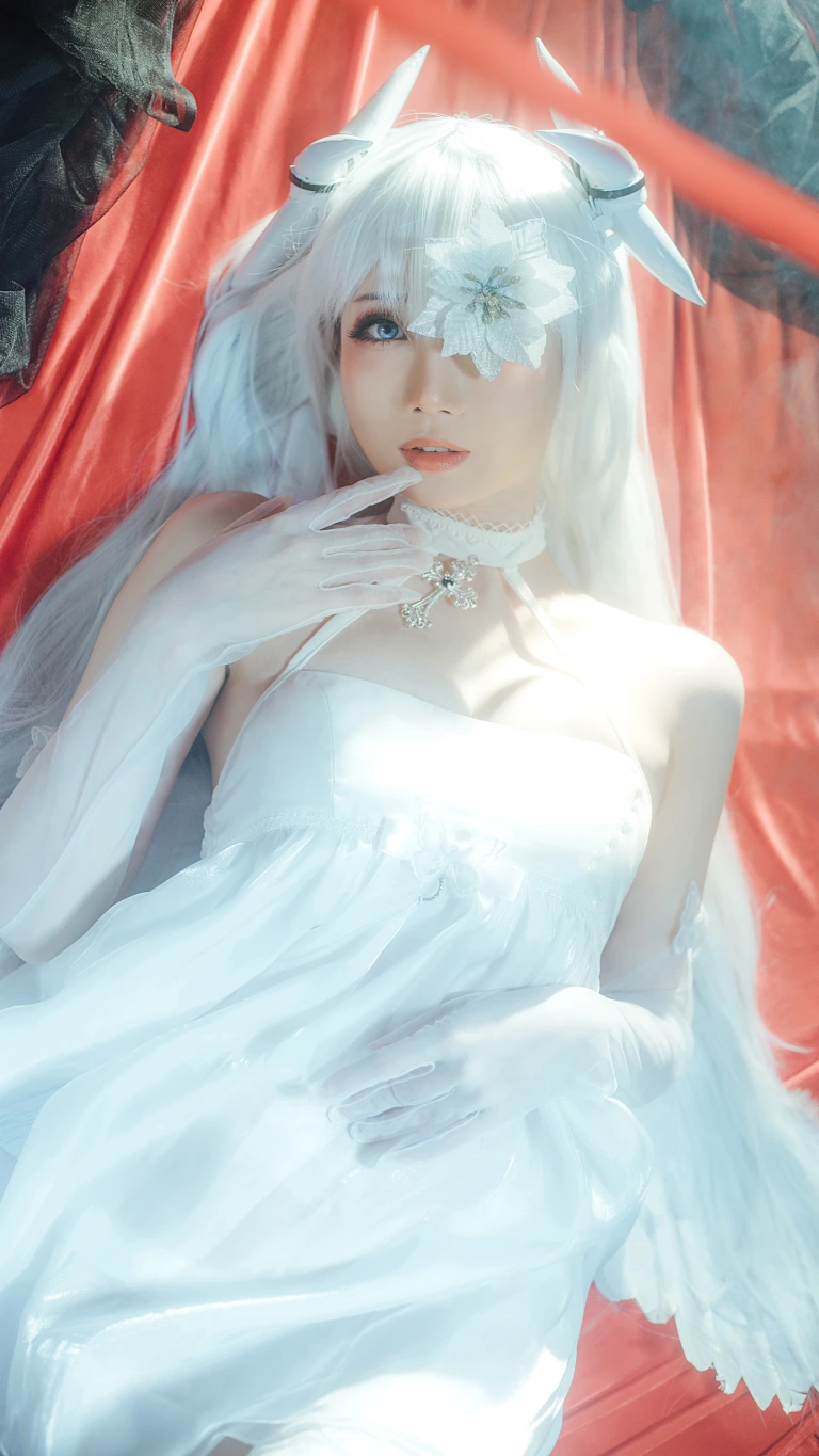 焖焖碳《碧蓝航线 埃姆登 双黑白夜之主（&Tomoyo酱）》主题写真：29张全套美图