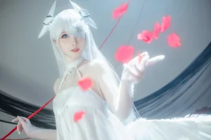 焖焖碳《碧蓝航线 埃姆登 双黑白夜之主（&Tomoyo酱）》主题写真：29张全套美图