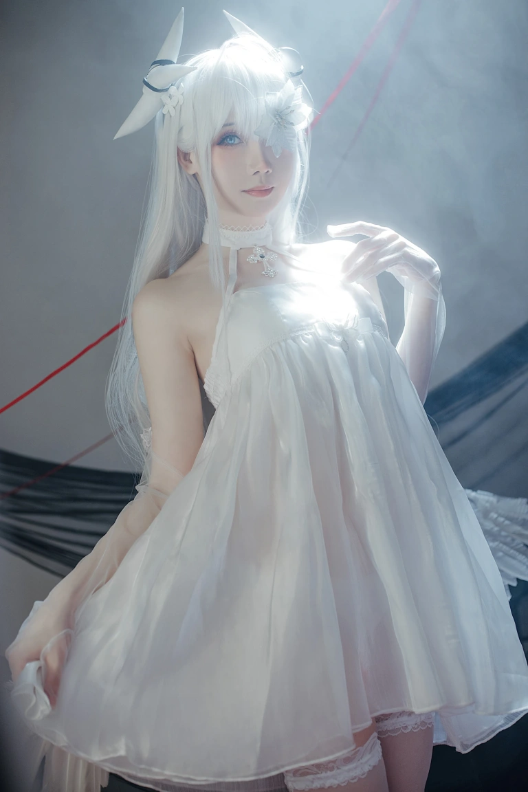 焖焖碳《碧蓝航线 埃姆登 双黑白夜之主（&Tomoyo酱）》主题写真：29张全套美图