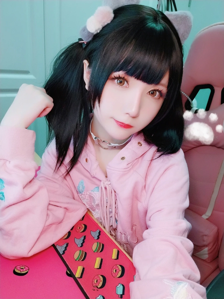 星之迟迟《VOL.4 元气女仆包》主题写真：66张全套美图