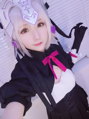 星之迟迟《VOL.4 元气女仆包》主题写真：66张全套美图