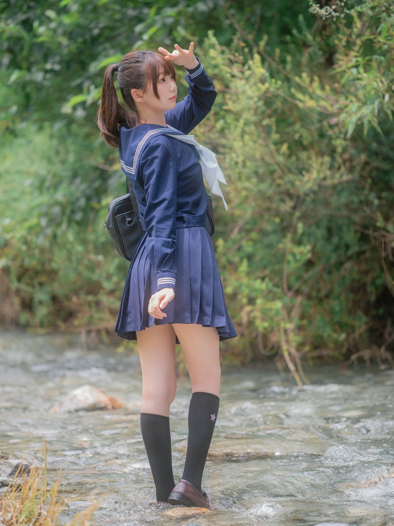 雫しずく《川で水遊び》主题写真：110张全套美图