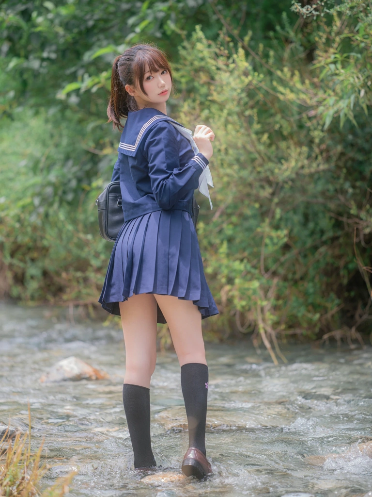 雫しずく《川で水遊び》主题写真：110张全套美图