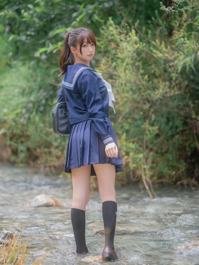 雫しずく《川で水遊び》主题写真：110张全套美图