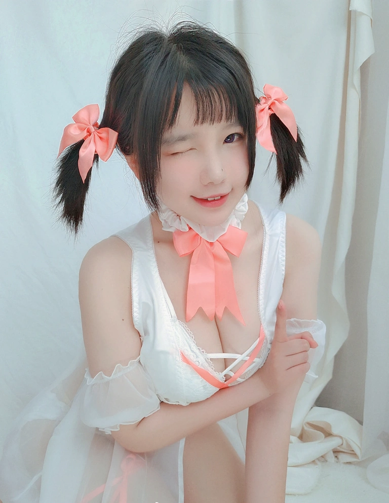 阿半今天很开心《玛修杂图》主题写真：20张全套美图