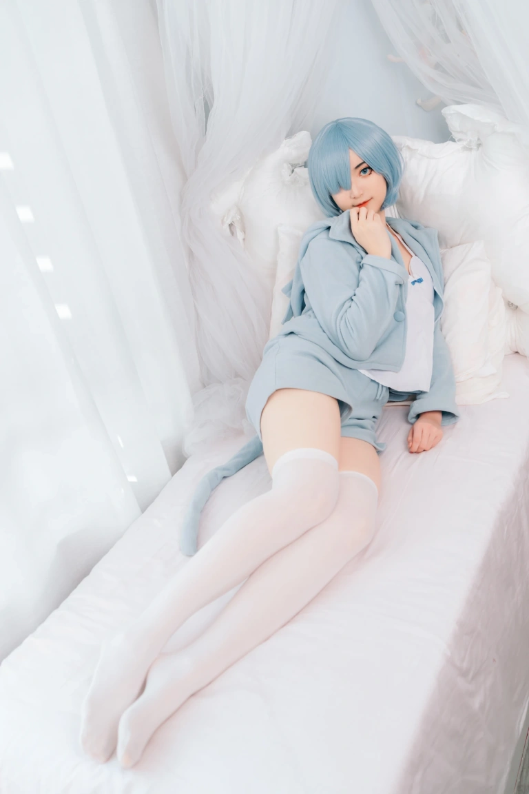 许枳《蕾姆的小床》主题写真：21张全套美图