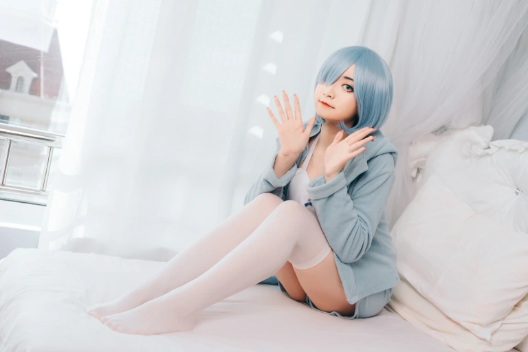 许枳《蕾姆的小床》主题写真：21张全套美图