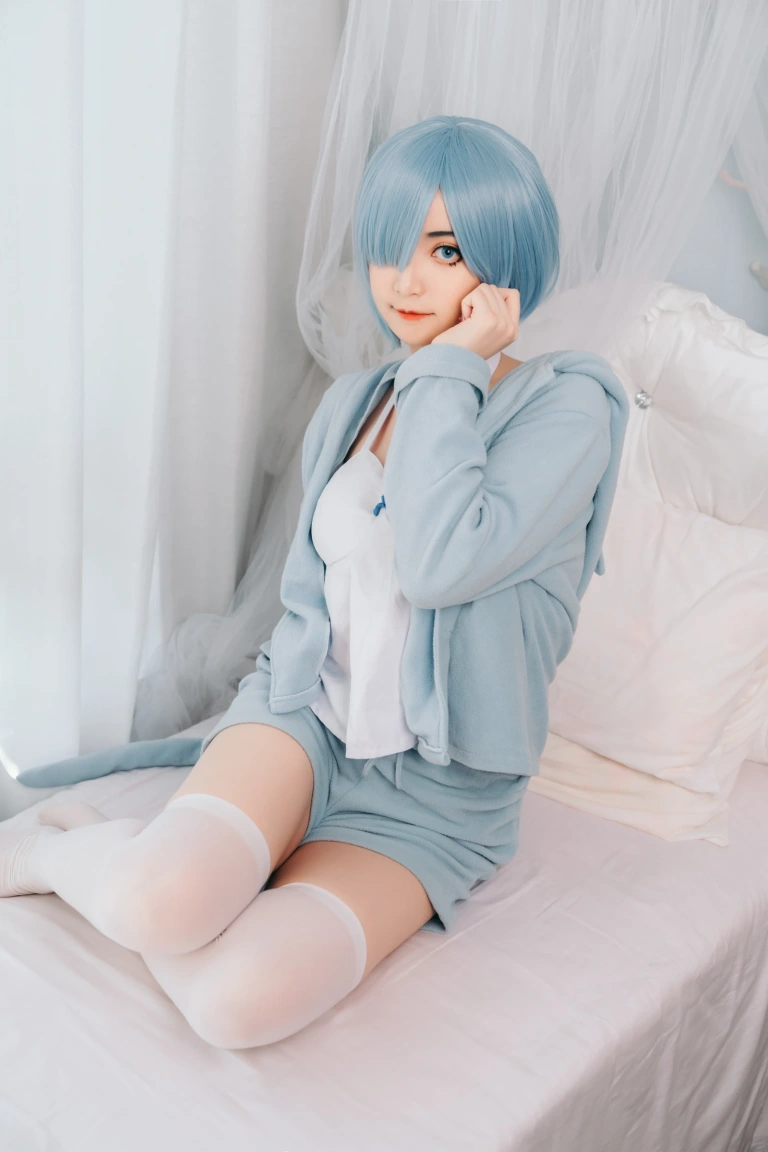 许枳《蕾姆的小床》主题写真：21张全套美图