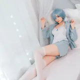 许枳《蕾姆的小床》主题写真：21张全套美图