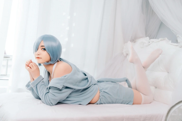 许枳《蕾姆的小床》主题写真：21张全套美图