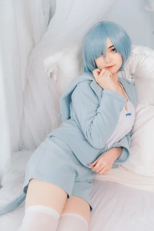 许枳《蕾姆的小床》主题写真：21张全套美图