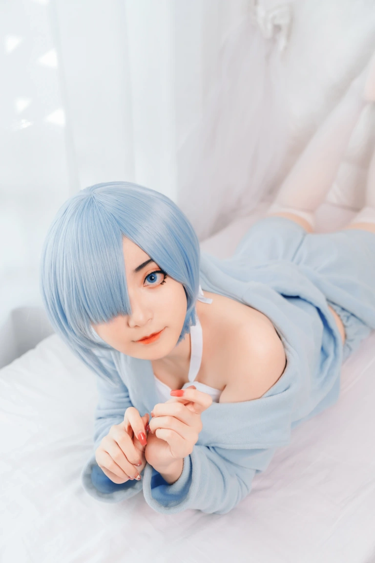 许枳《蕾姆的小床》主题写真：21张全套美图