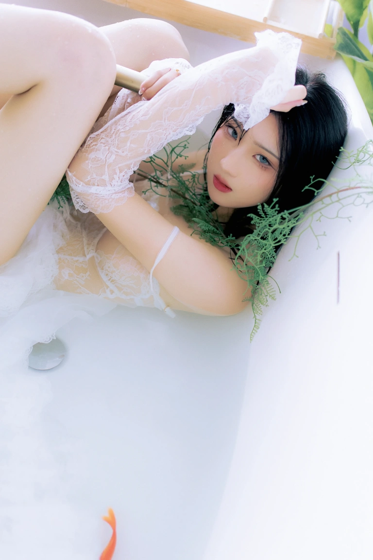 瓦斯塔亚小龙虾《鲸》主题写真：23张全套美图