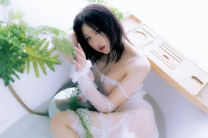 瓦斯塔亚小龙虾《鲸》主题写真：23张全套美图