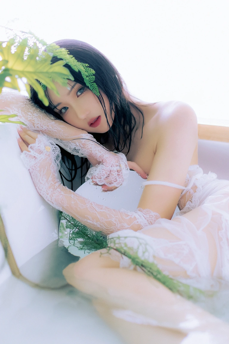 瓦斯塔亚小龙虾《鲸》主题写真：23张全套美图
