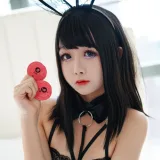 日奈娇(椎名莜)《黑色兔兔》主题写真：25张全套美图