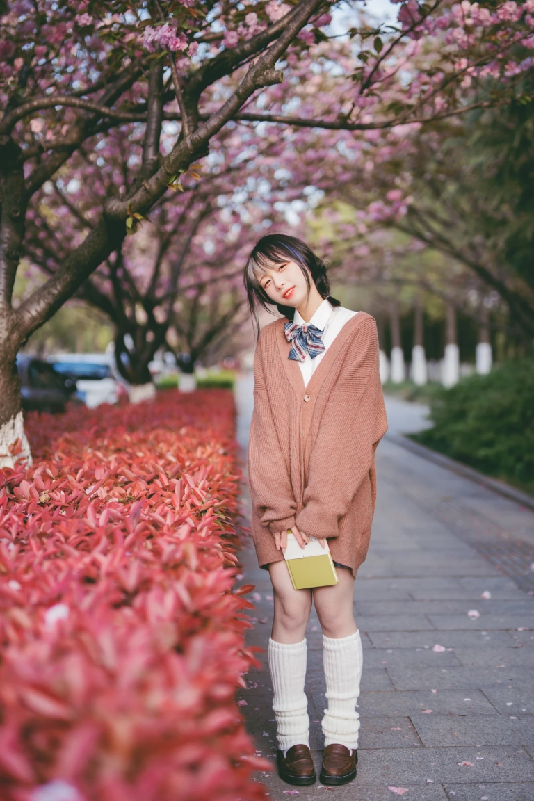 清青琴玖《想和你一起在四月吹春风》主题写真：25张全套美图