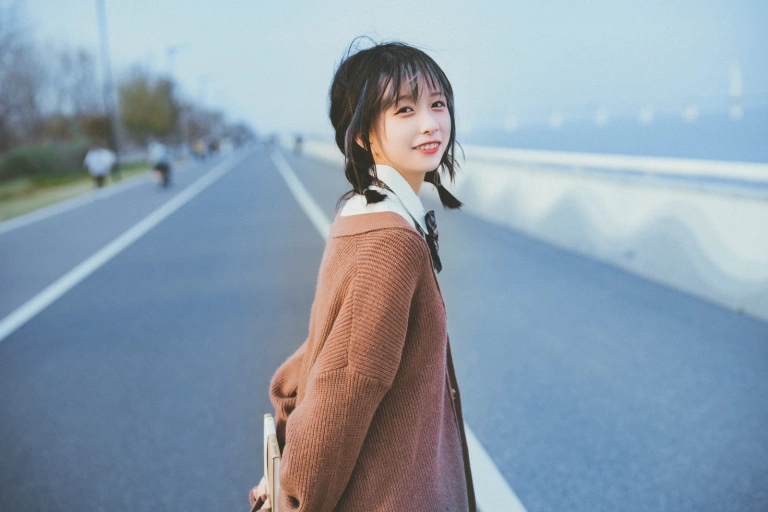 清青琴玖《想和你一起在四月吹春风》主题写真：25张全套美图
