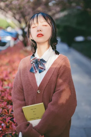 清青琴玖《想和你一起在四月吹春风》主题写真：25张全套美图