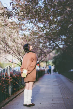 清青琴玖《想和你一起在四月吹春风》主题写真：25张全套美图