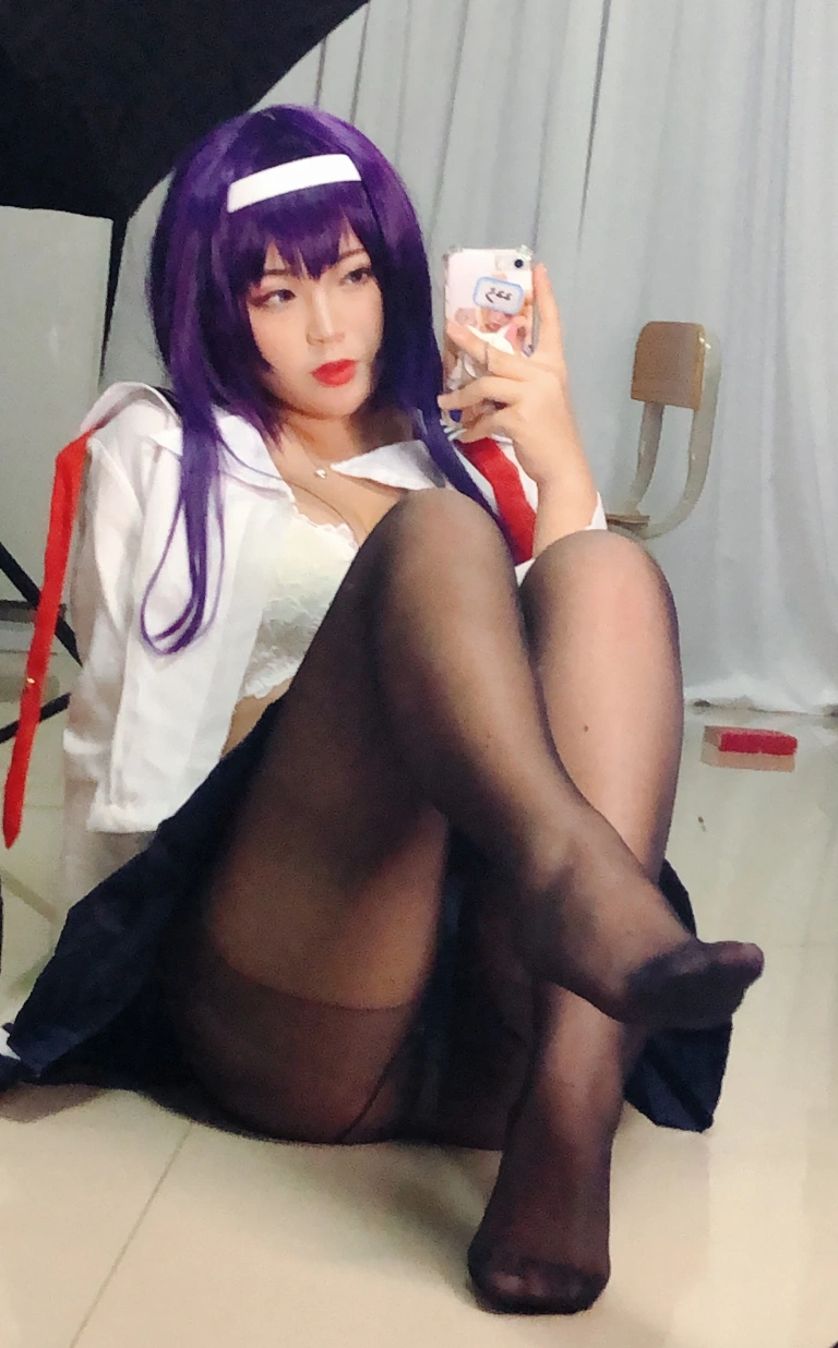 白烨《学姐校服自拍》主题写真：26张全套美图