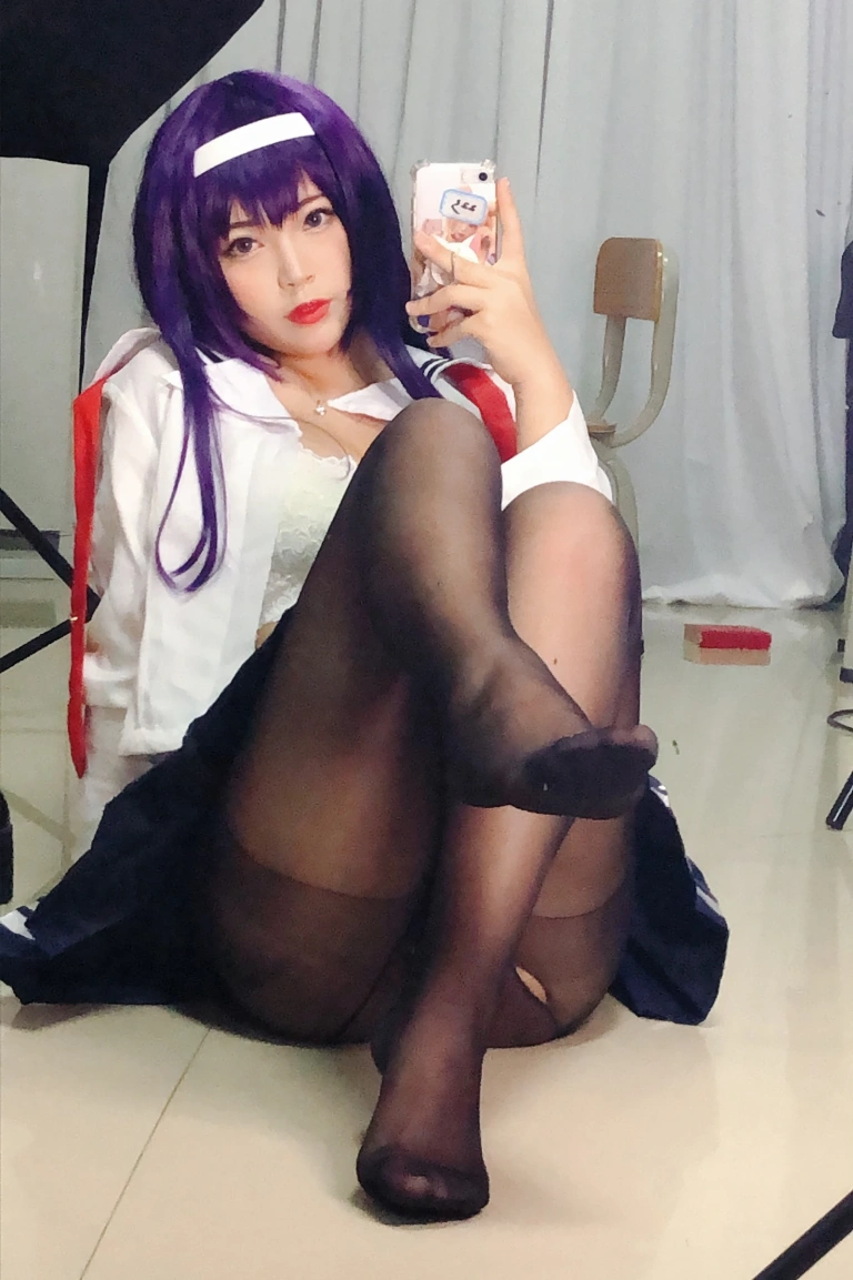 白烨《学姐校服自拍》主题写真：26张全套美图