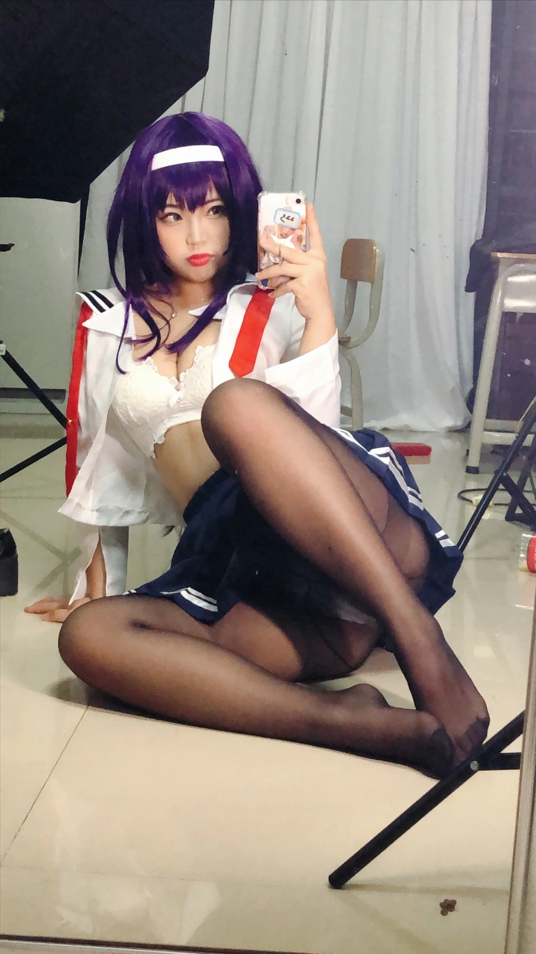 白烨《学姐校服自拍》主题写真：26张全套美图