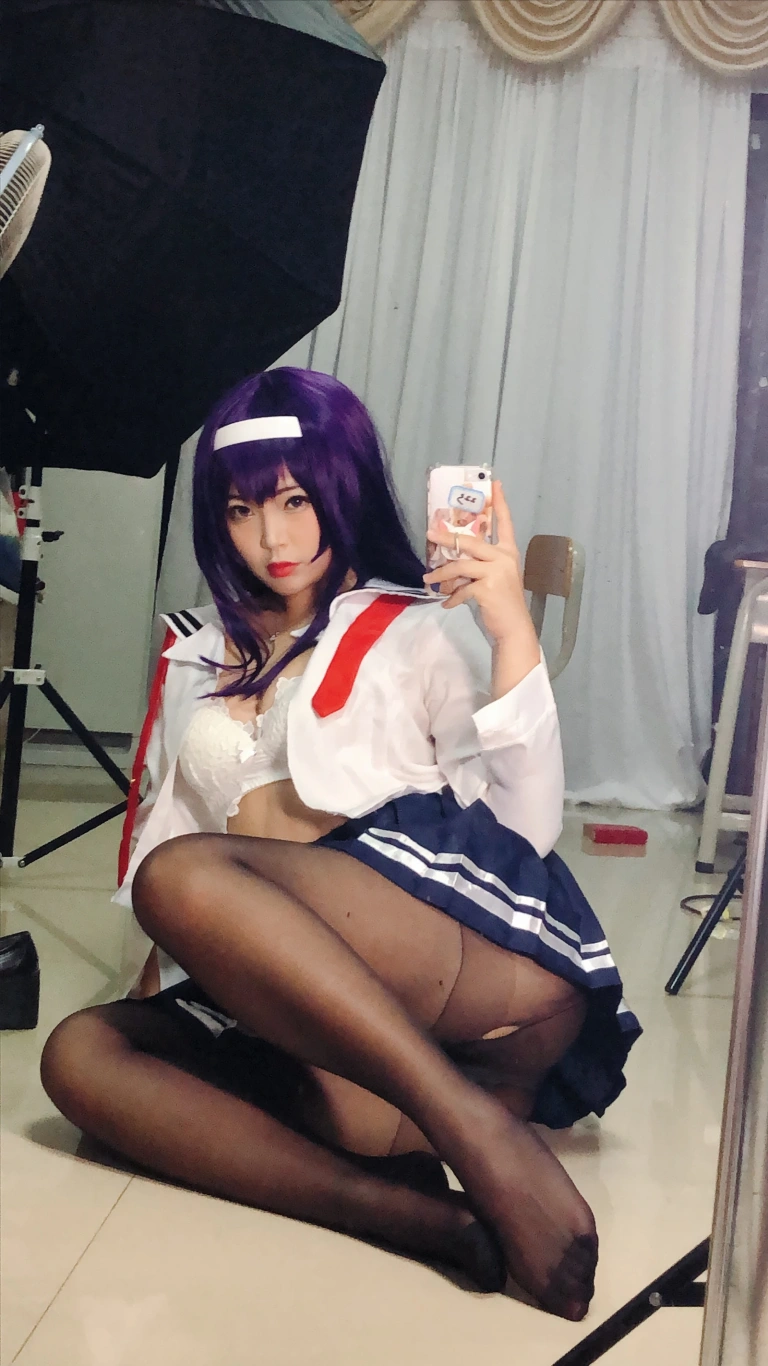 白烨《学姐校服自拍》主题写真：26张全套美图