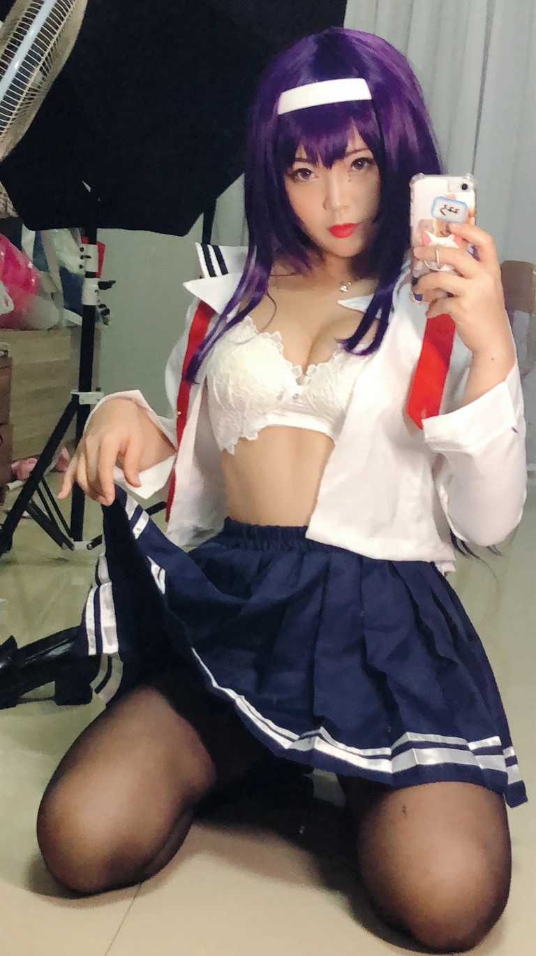 白烨《学姐校服自拍》主题写真：26张全套美图