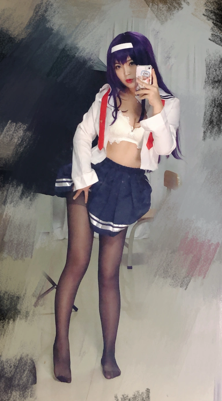 白烨《学姐校服自拍》主题写真：26张全套美图