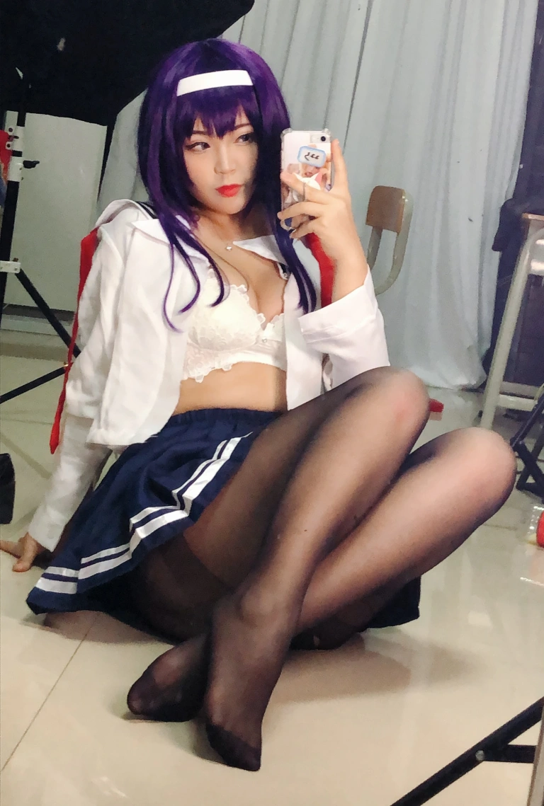 白烨《学姐校服自拍》主题写真：26张全套美图