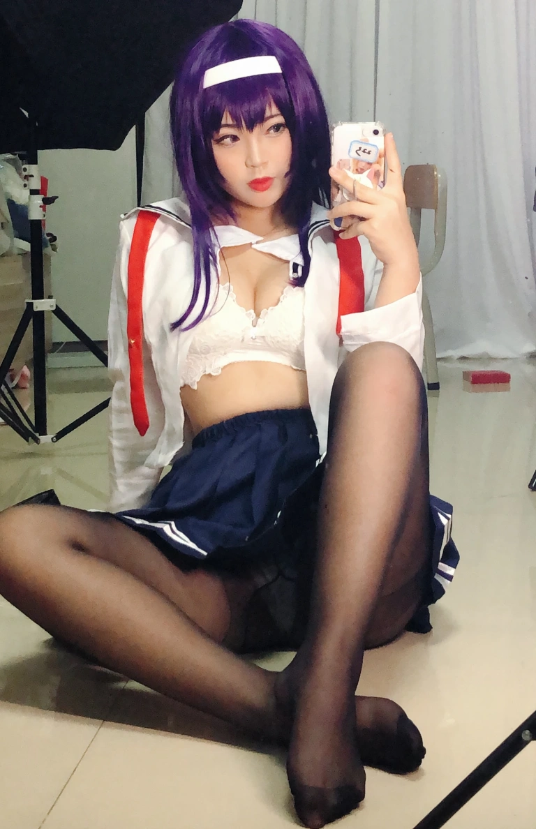白烨《学姐校服自拍》主题写真：26张全套美图