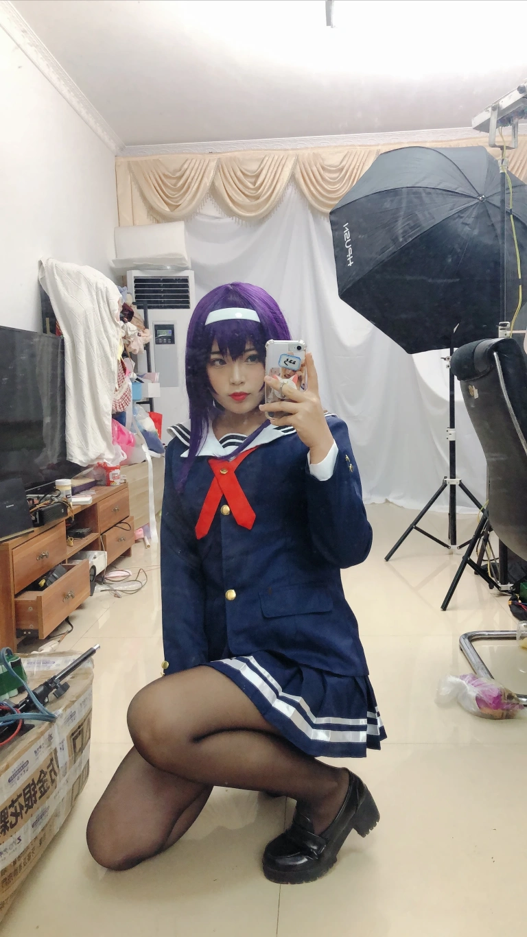 白烨《学姐校服自拍》主题写真：26张全套美图