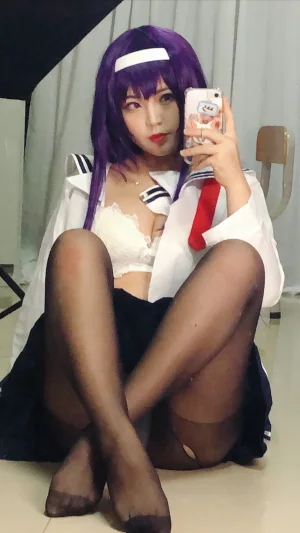 白烨《学姐校服自拍》主题写真：26张全套美图