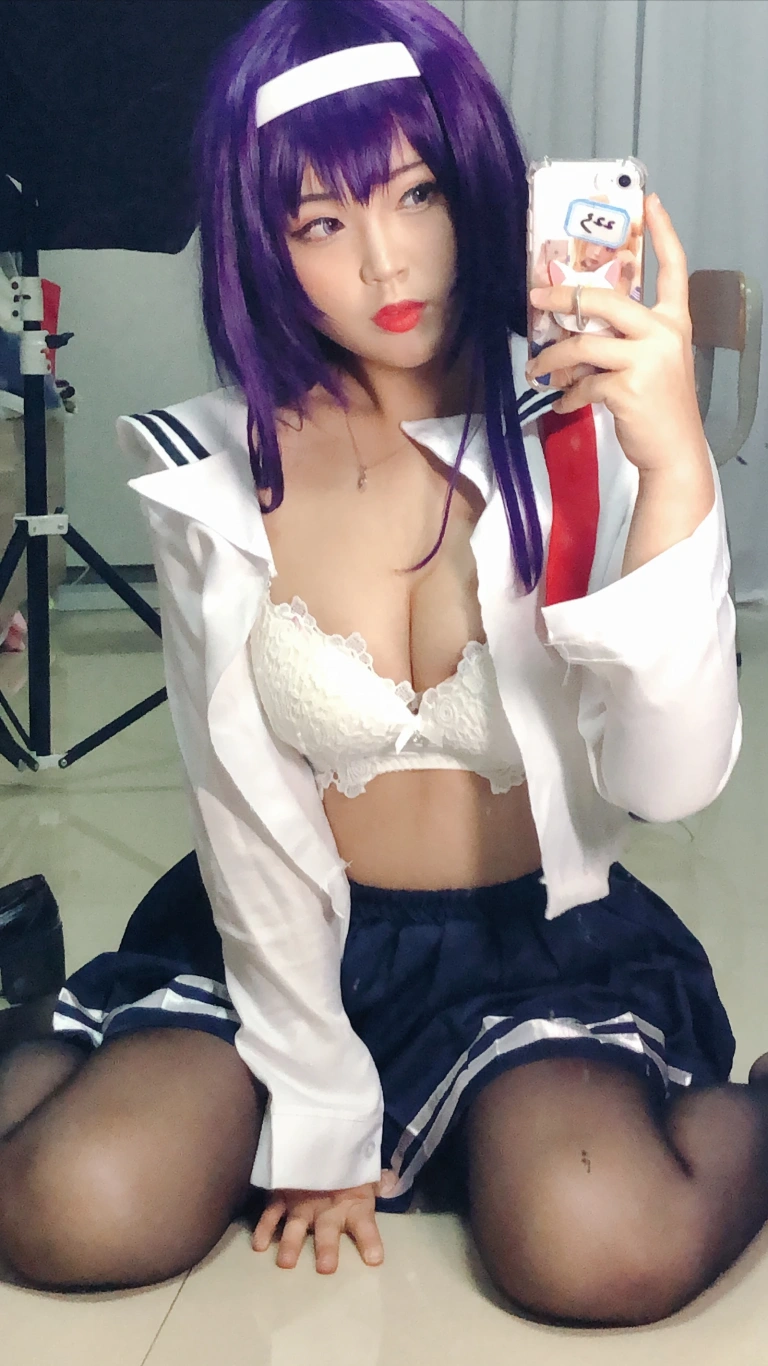 白烨《学姐校服自拍》主题写真：26张全套美图