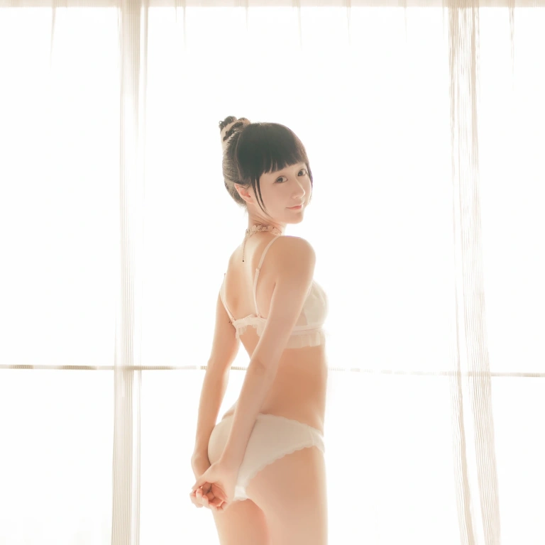 木棉棉《暖洋洋私房》主题写真：28张全套美图