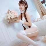 不呆猫《白色兔女郎》主题写真：28张全套美图