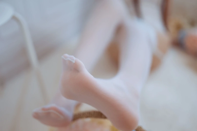 不呆猫《白色兔女郎》主题写真：28张全套美图