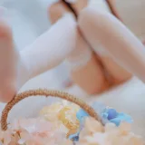 不呆猫《白色兔女郎》主题写真：28张全套美图