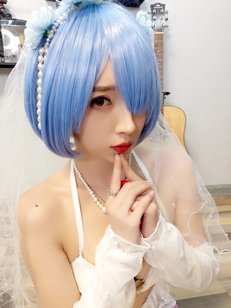 小女巫露娜《蕾姆婚纱》主题写真：29张全套美图