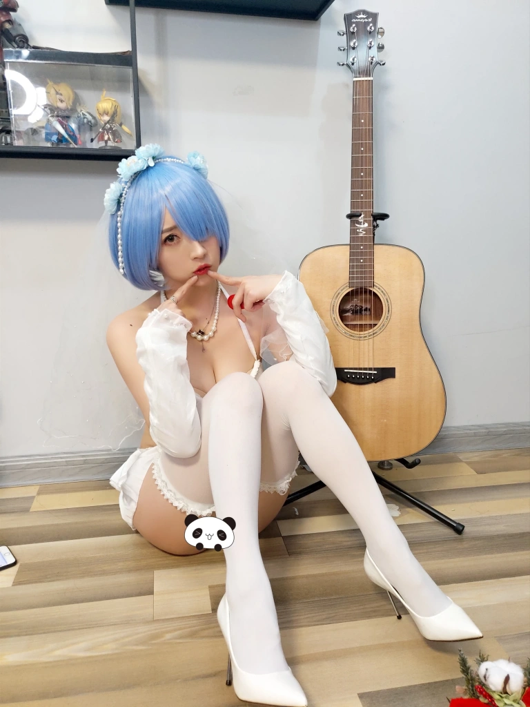 小女巫露娜《蕾姆婚纱》主题写真：29张全套美图