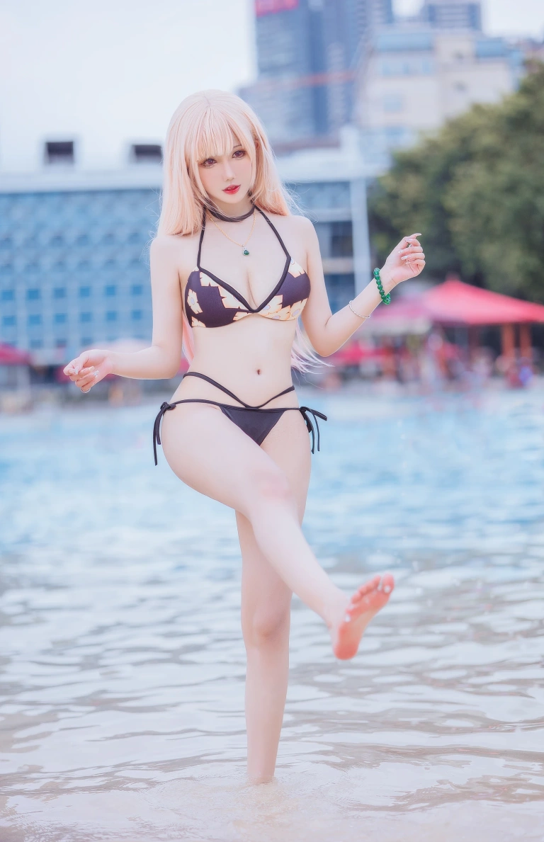 仙女月《喜多川泳装》主题写真：29张全套美图